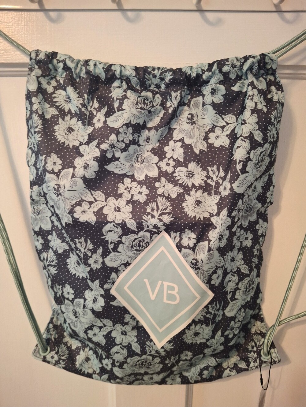 VERA BRADLEY FLORAL DRAWSTRING BACKPACK. NWT.